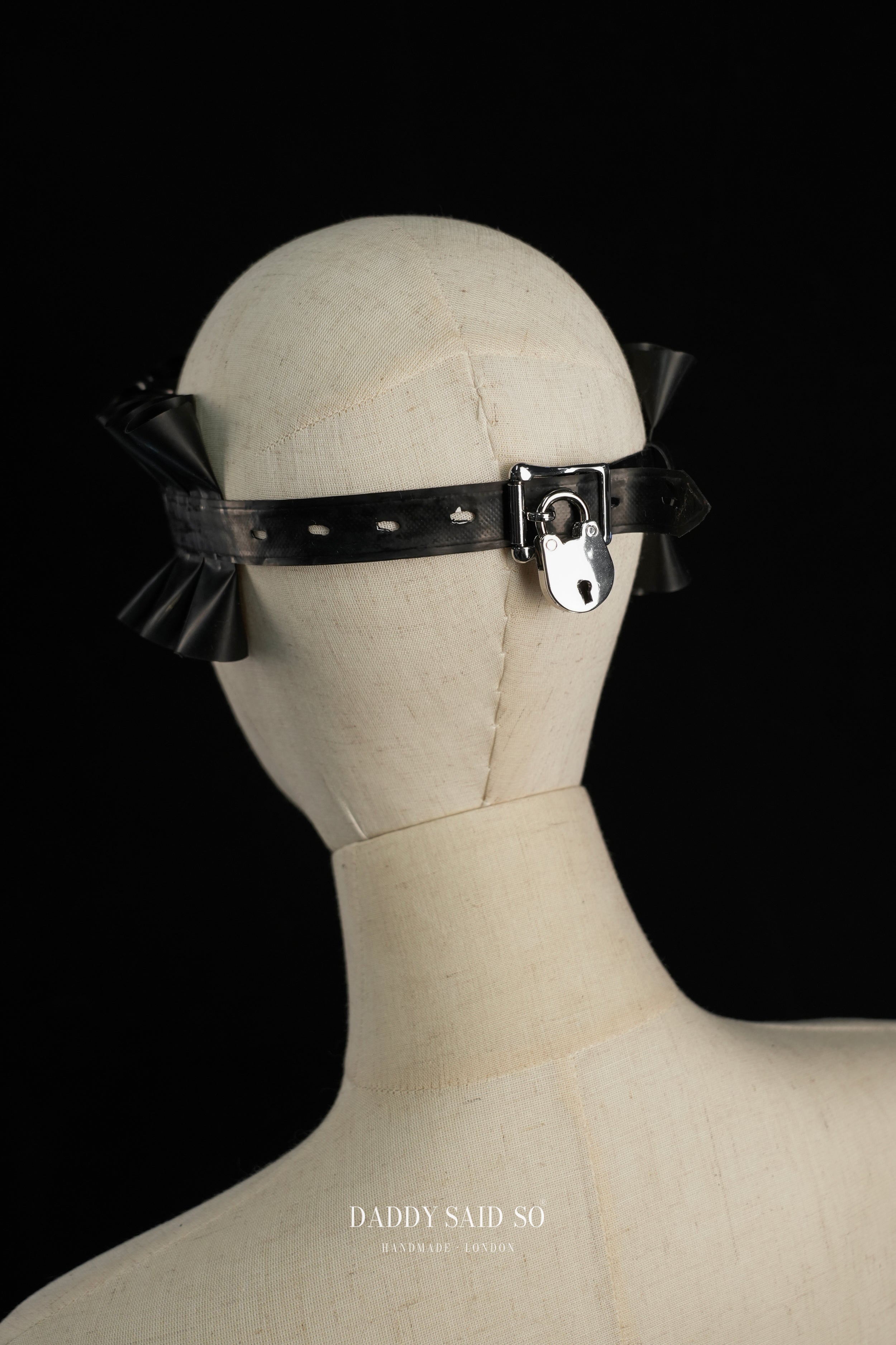 Rubber Ruffle Blindfold