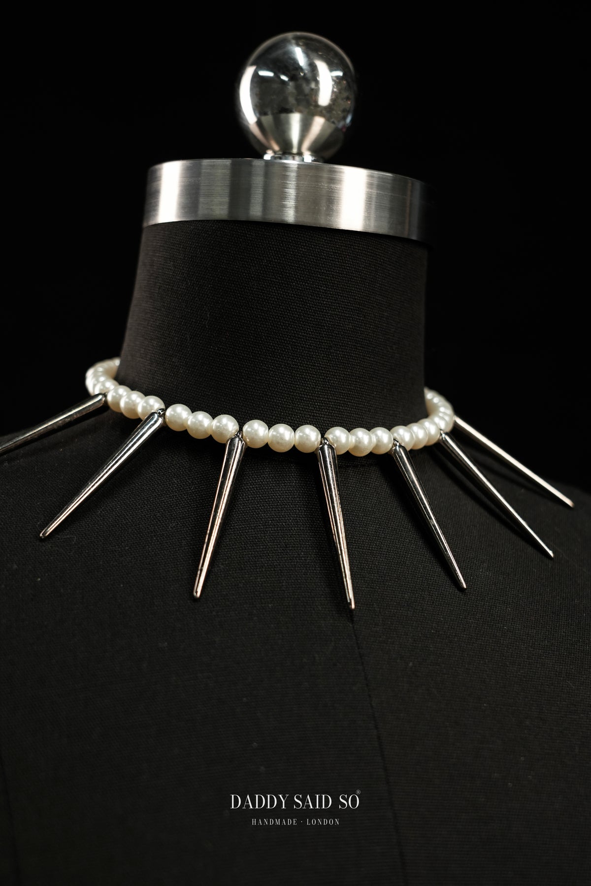 The Pearl Thorn Choker