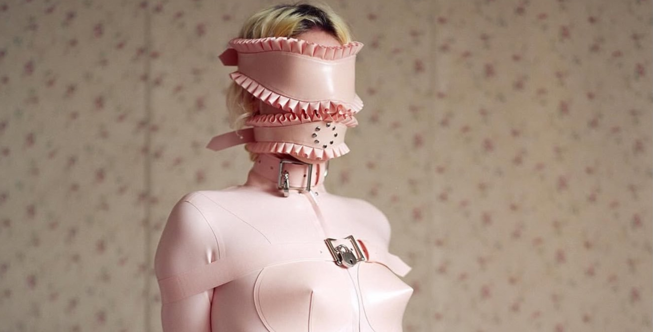 LATEX OUTFITS