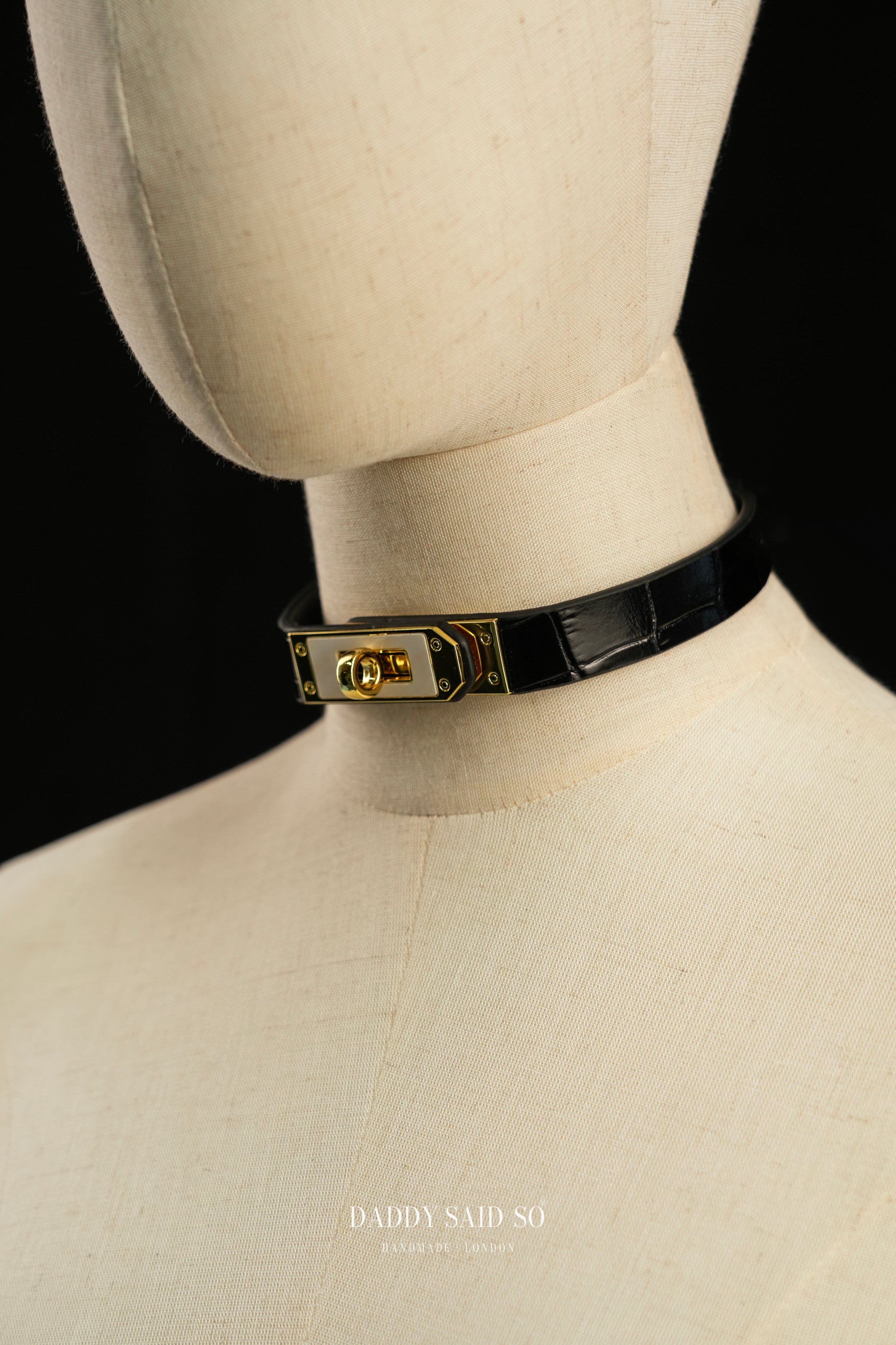 Nacre Croc Choker
