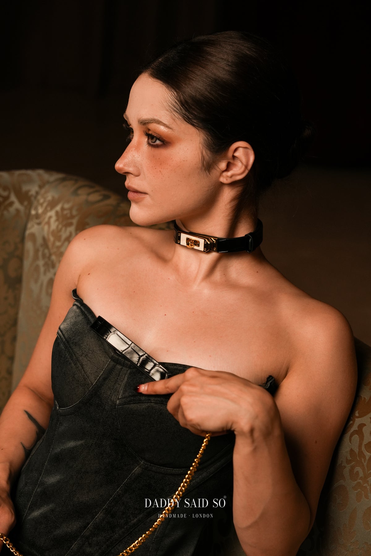 Nacre Croc Choker