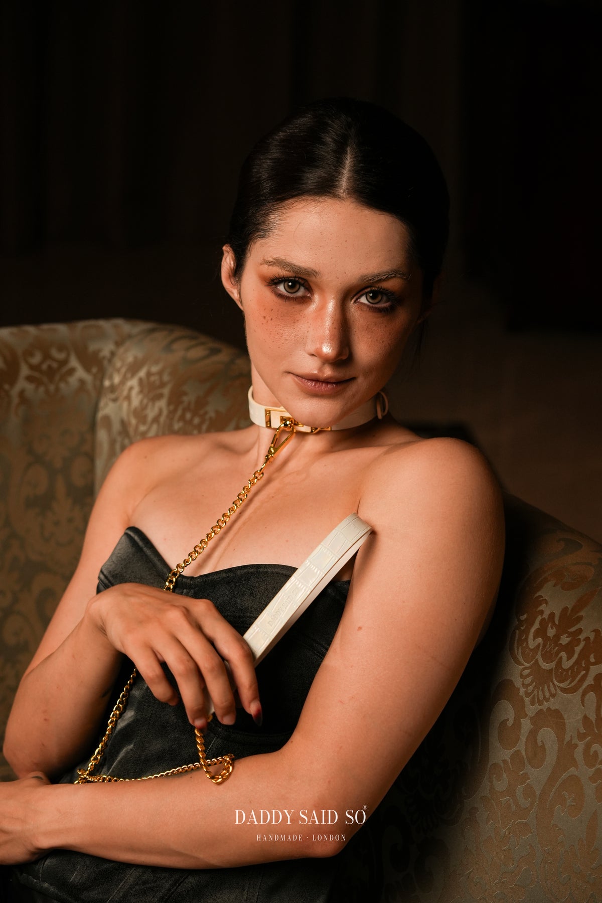Nacre Croc Choker