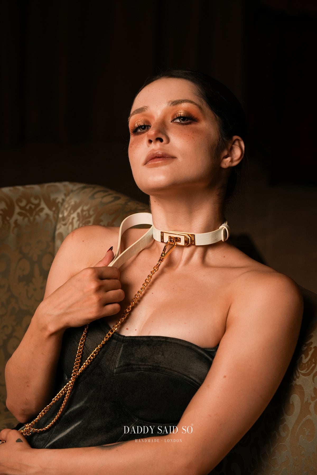 Nacre Croc Choker