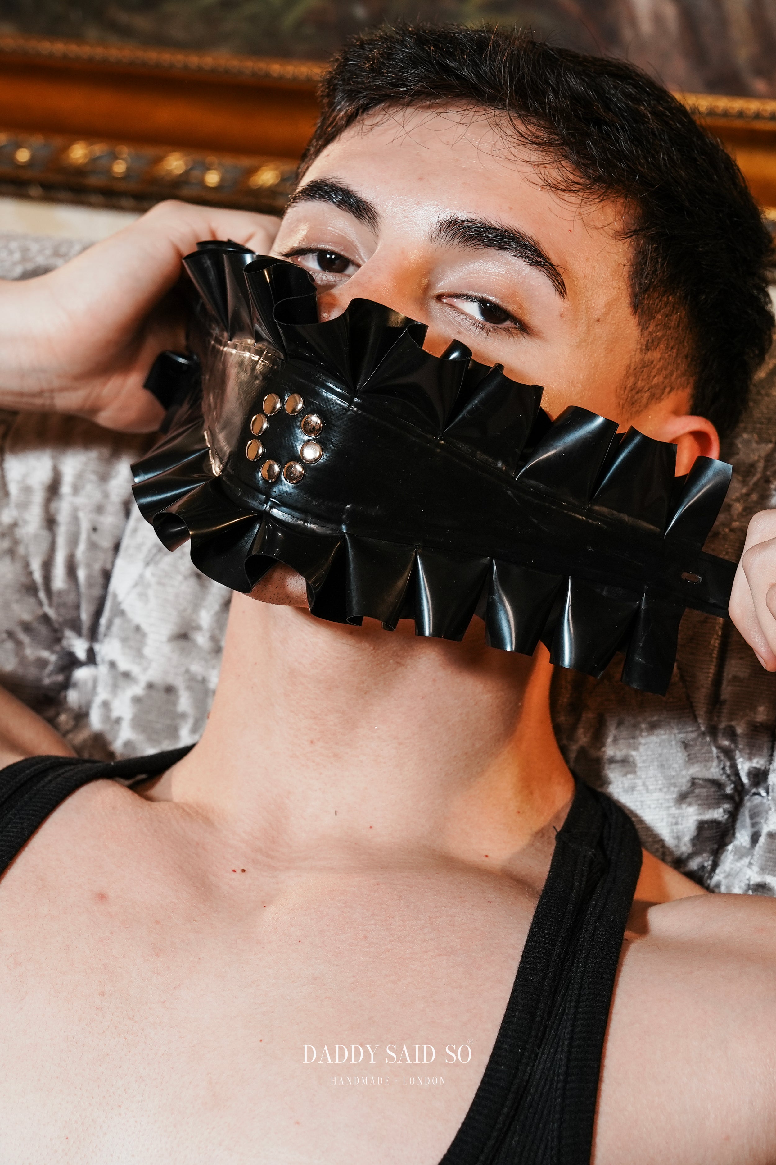 Rubber Ruffle Muzzle Mask